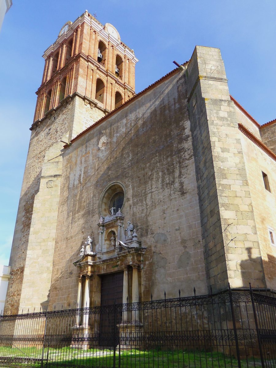 Iglesia de la Candelaria. Fotografía: Wikimedia Commons / Doalex